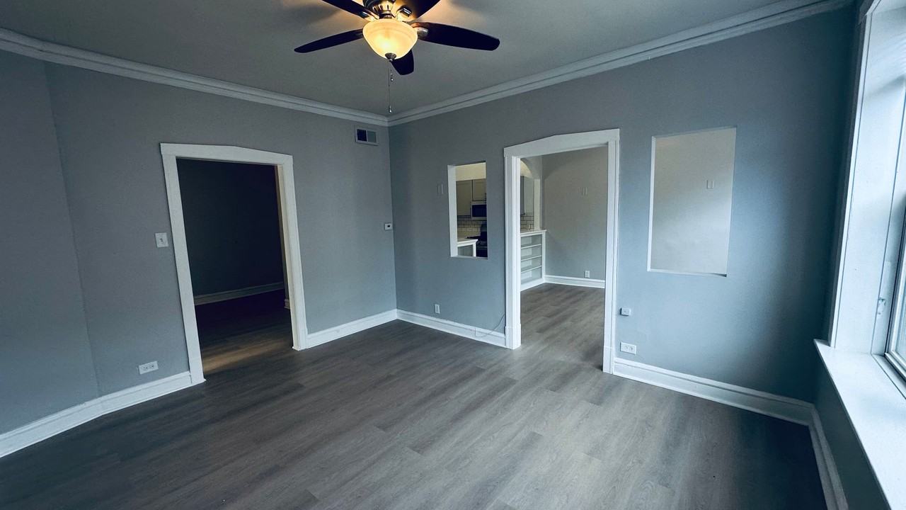 806 N Bishop St #2 - Photo 6 of 9