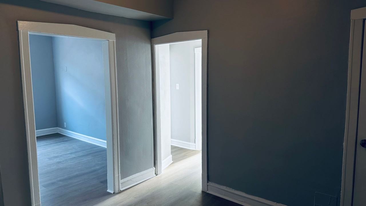 806 N Bishop St #2 - Photo 7 of 9