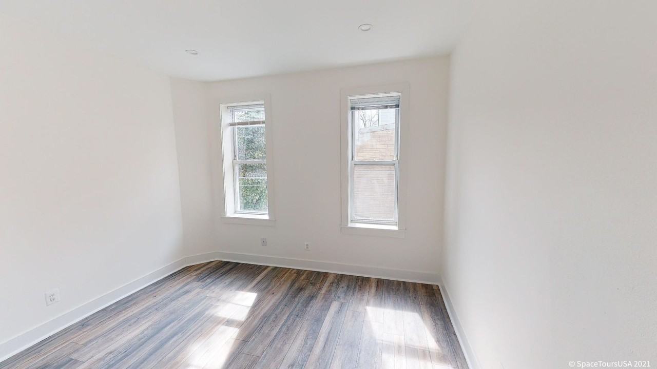 1452 Fairmont St Nw #B - Photo 3 of 13