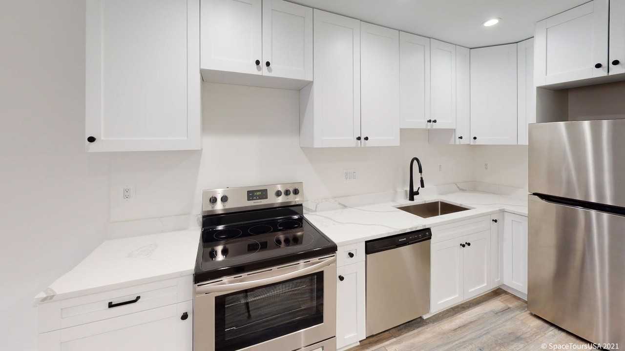 1452 Fairmont St Nw #B - Photo 4 of 13