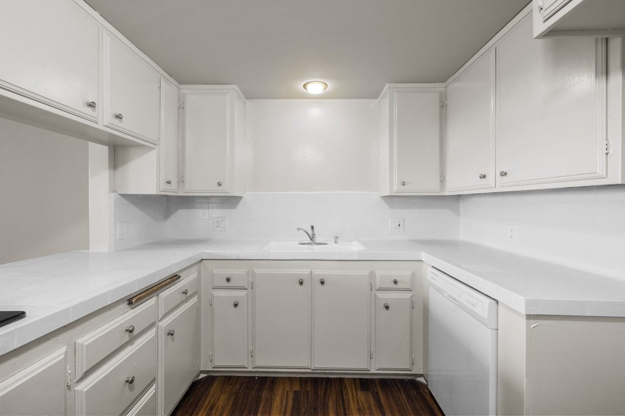 525 E. 99th St. - Photo 3 of 18