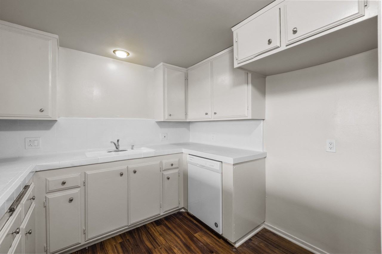525 E. 99th St. - Photo 4 of 18