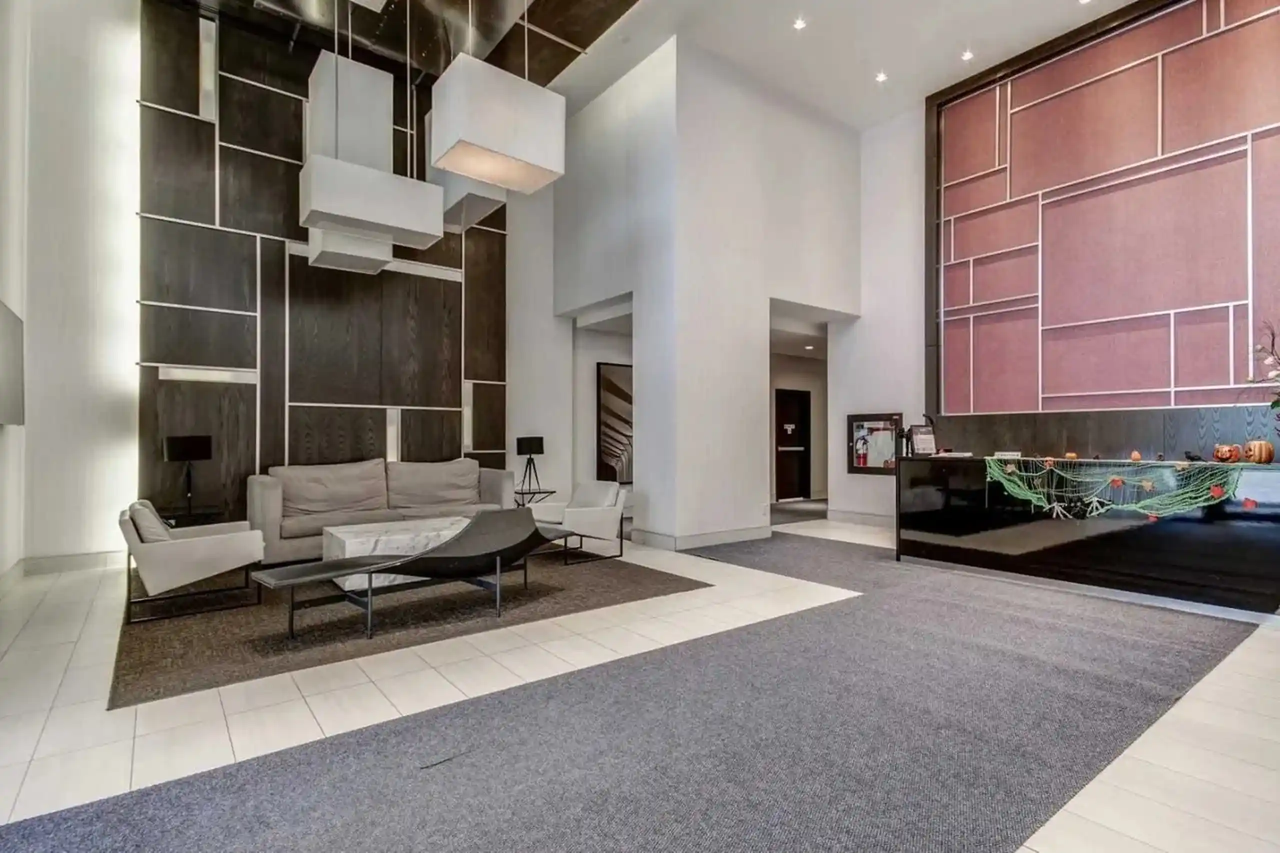 Confederation Pkwy & Burnhamthorpe Rd W - Photo 5 of 7