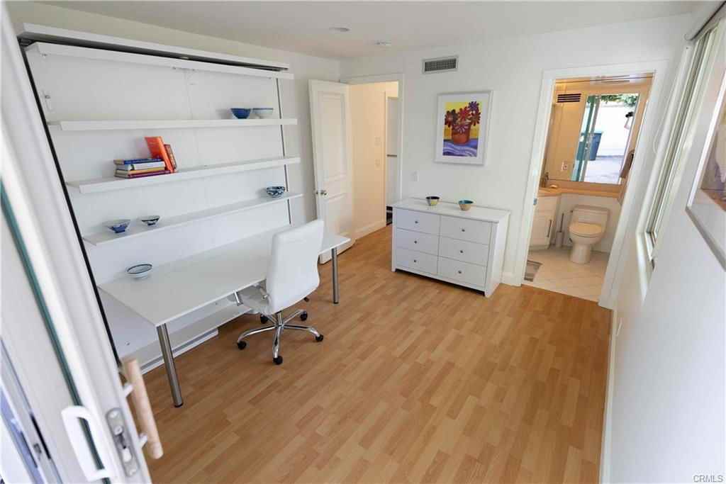 558 Cliff Dr - Photo 3 of 8