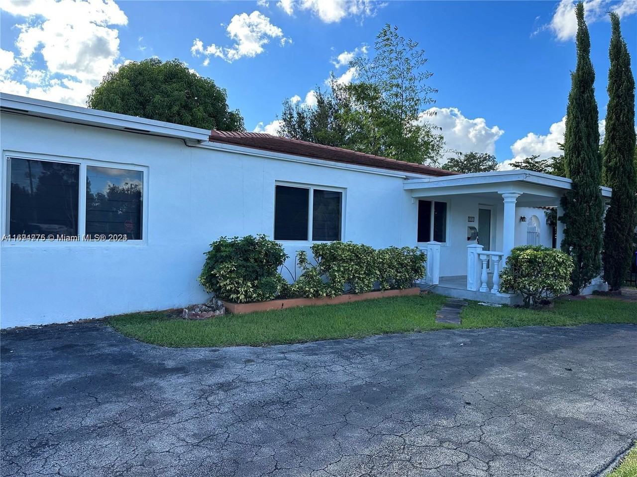 220 Sw 63rd Ct #1 - Photo 3 of 8