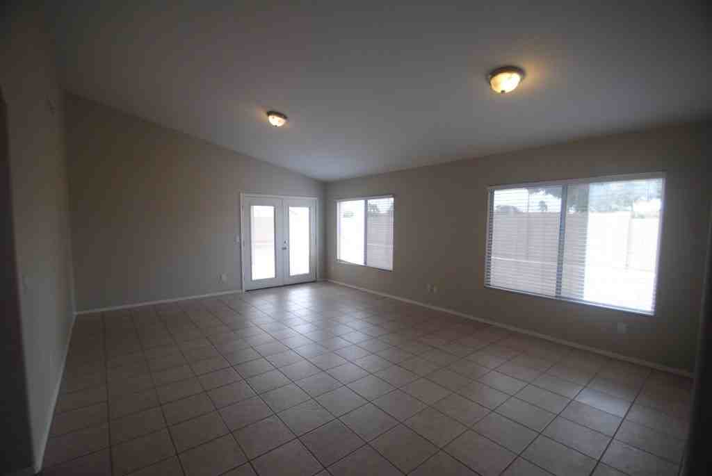 181 W Liberty Ln - Photo 3 of 16