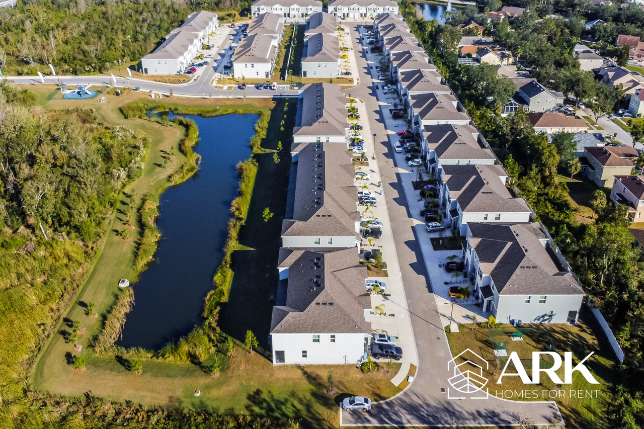 Oak Haven Townhomes - Photo 4 of 28