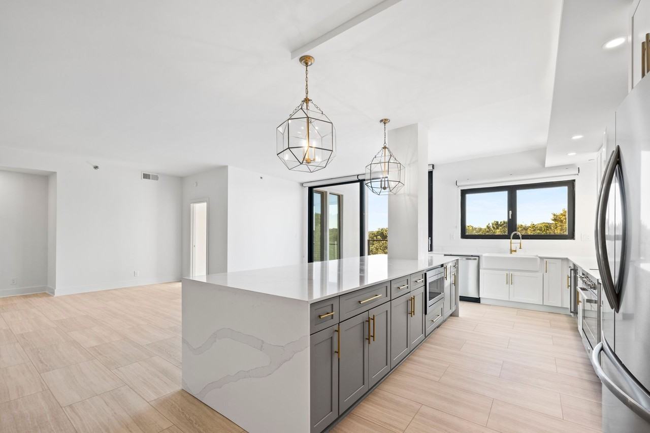 Ilion - Photo 2 of 50