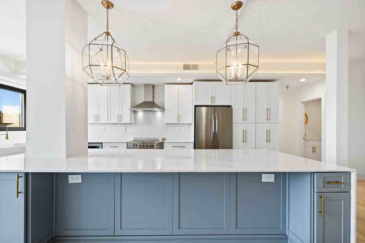 Ilion - Photo 4 of 50