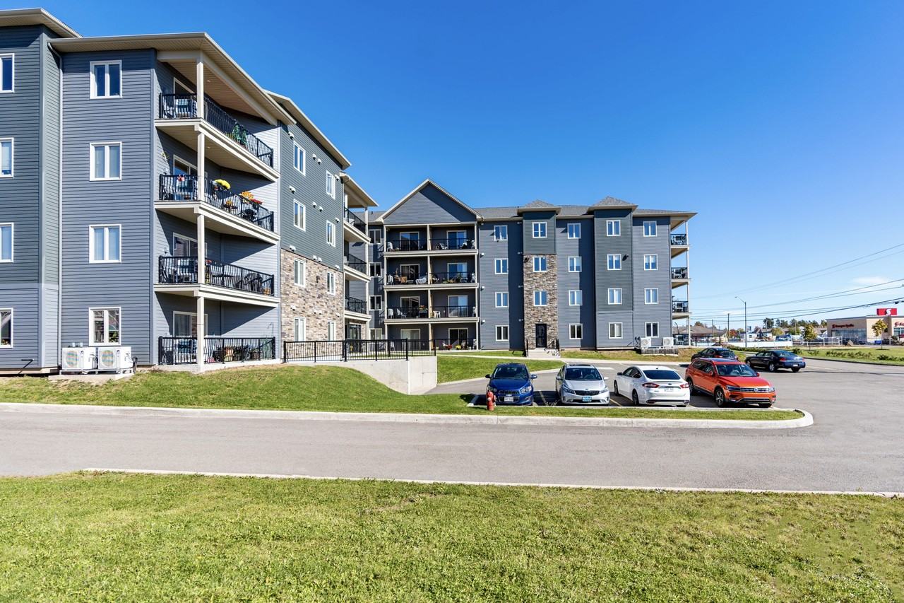 Findlay Towers - 1009 Cleveland - Photo 2 of 17