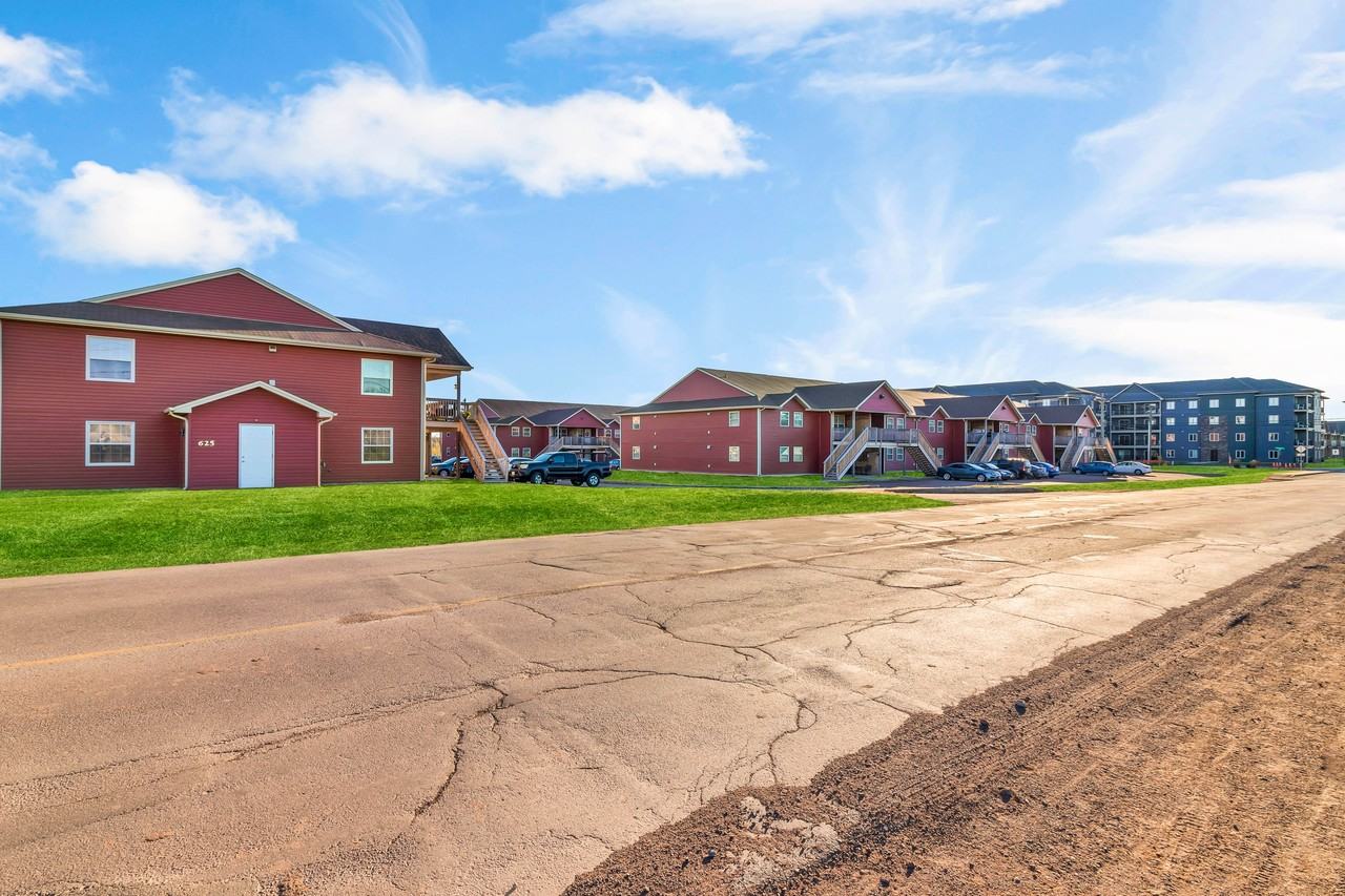 Findlay Estates - 625 Whitepine - Photo 2 of 15