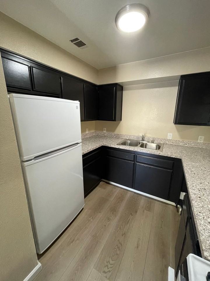 Shadow Ridge Apartments - Photo 5 of 50