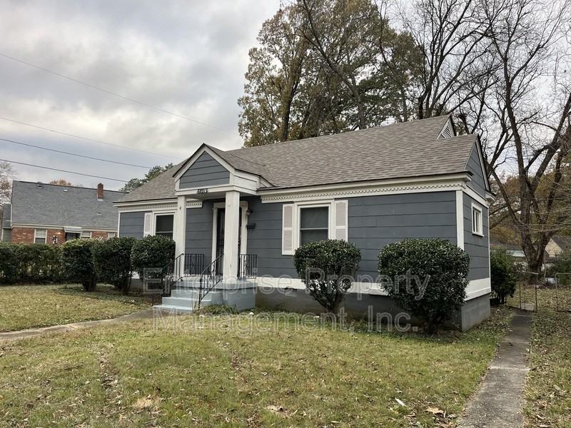 801 Bowen Cir - Photo 3 of 27