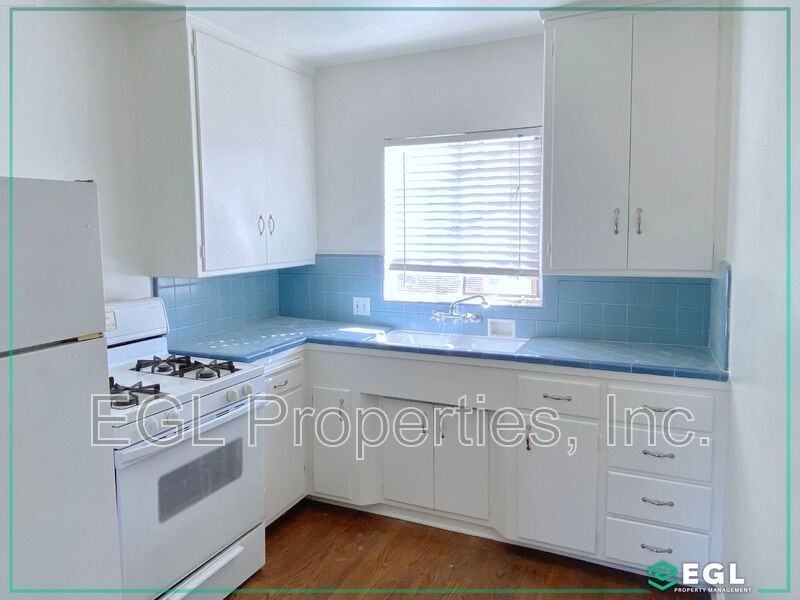 248 1/2 N Cordova St - Photo 3 of 7