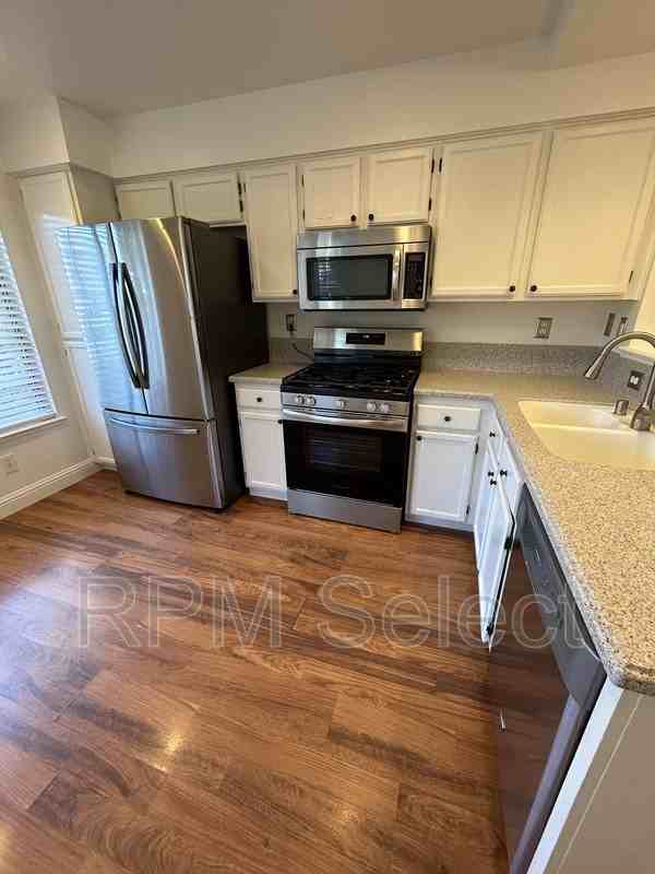 489 Powell Dr - Photo 3 of 14