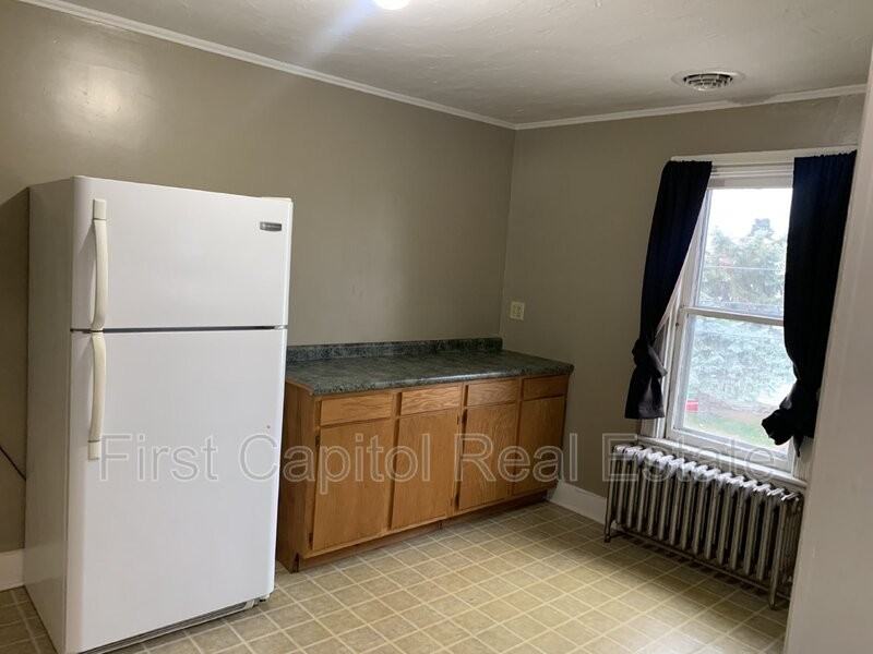 401 E Hanover St - Photo 3 of 9