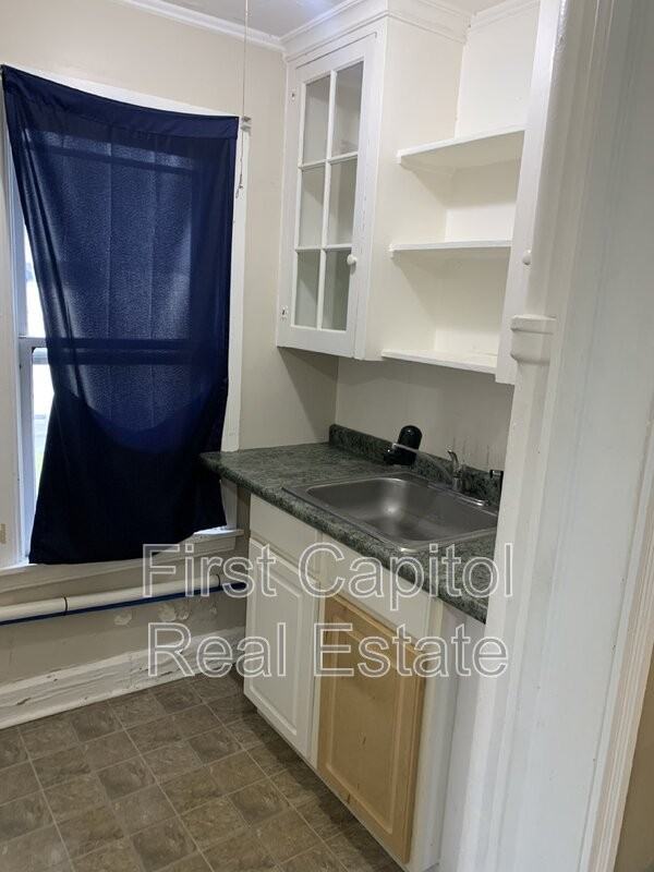 401 E Hanover St - Photo 4 of 9