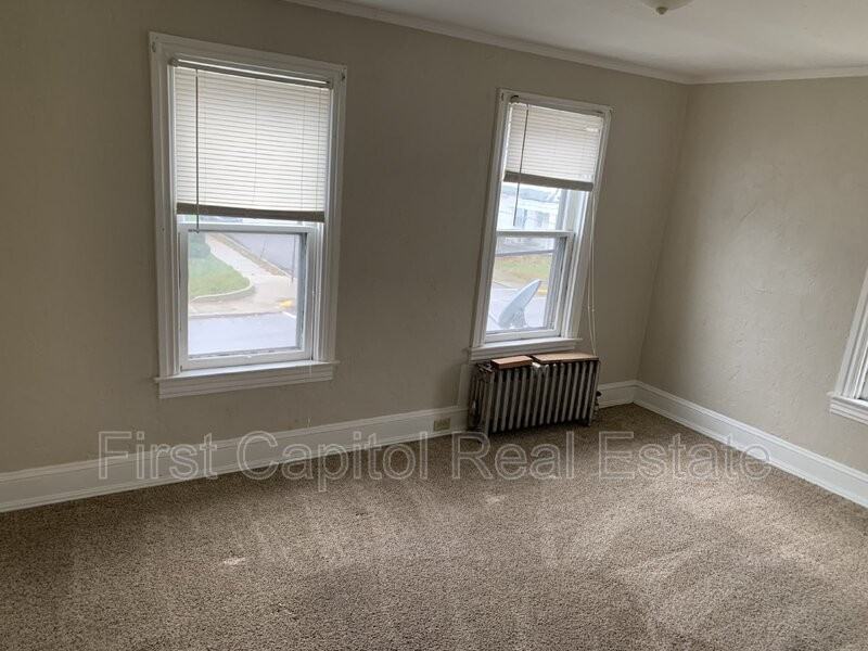 401 E Hanover St - Photo 6 of 9