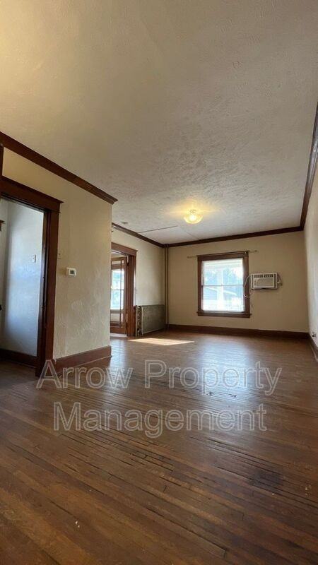 2049 S St - Photo 2 of 9