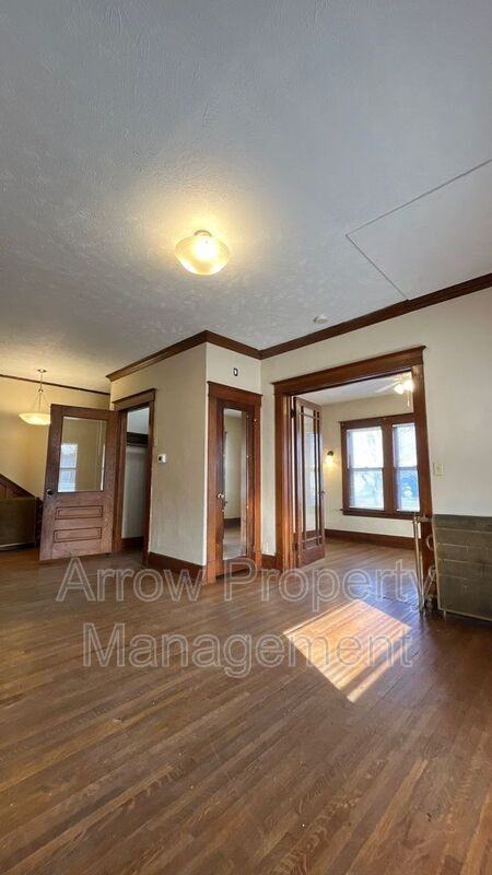 2049 S St - Photo 3 of 9