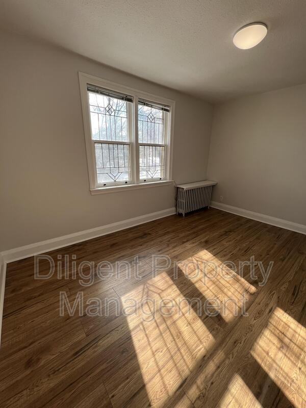 642 Bolivar St - Photo 7 of 34