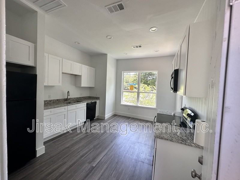 102 7th Street Southwest #2