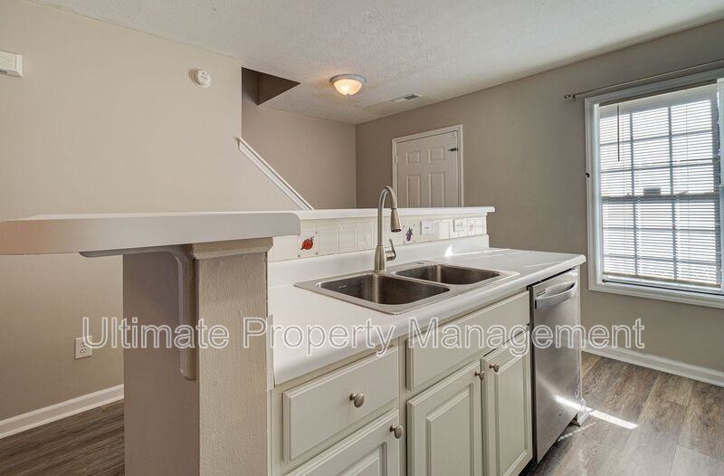 741 Sunseeker Dr - Photo 4 of 18