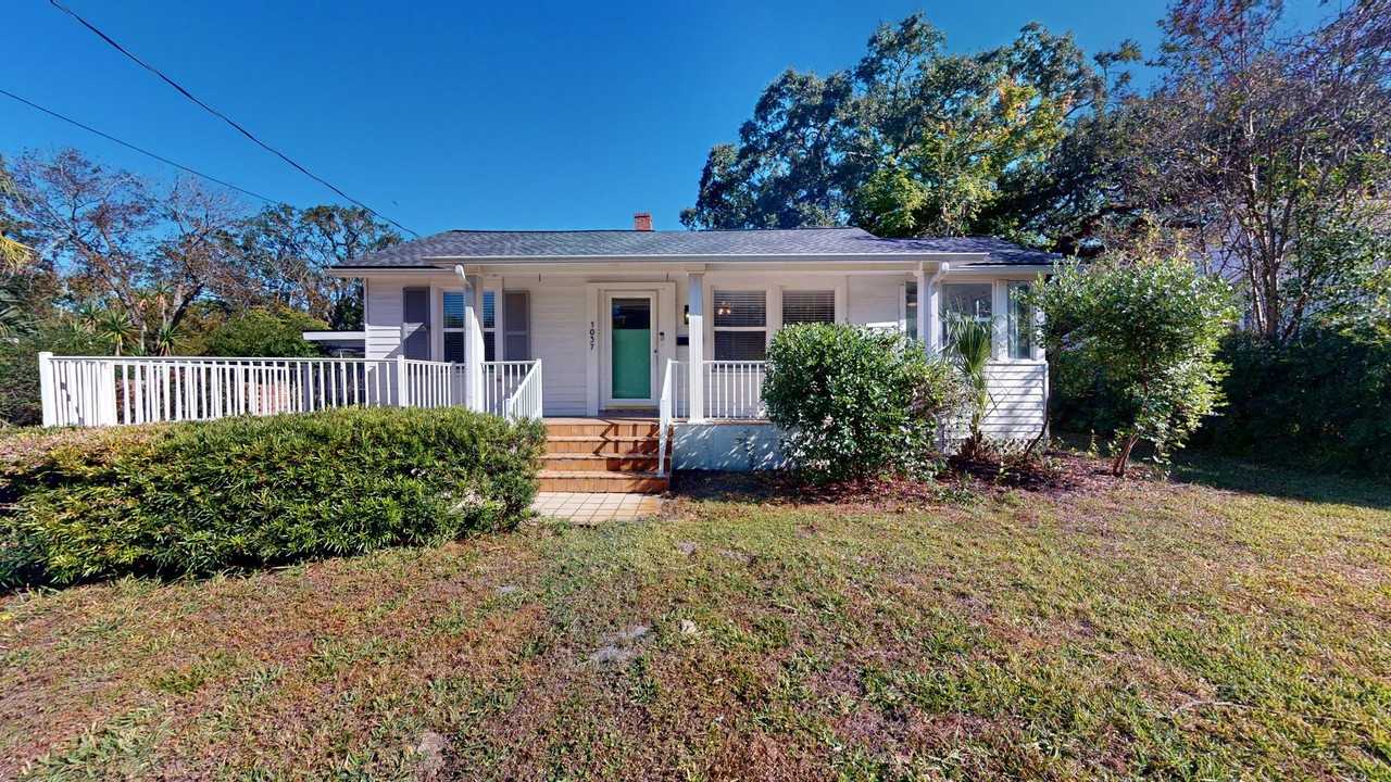 1037 Barbara Ave - Photo 2 of 27