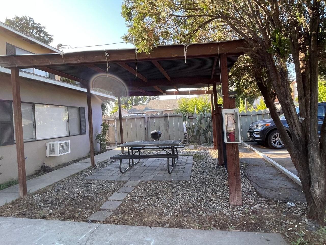 425 S 3rd Ave #A - Photo 2 of 12