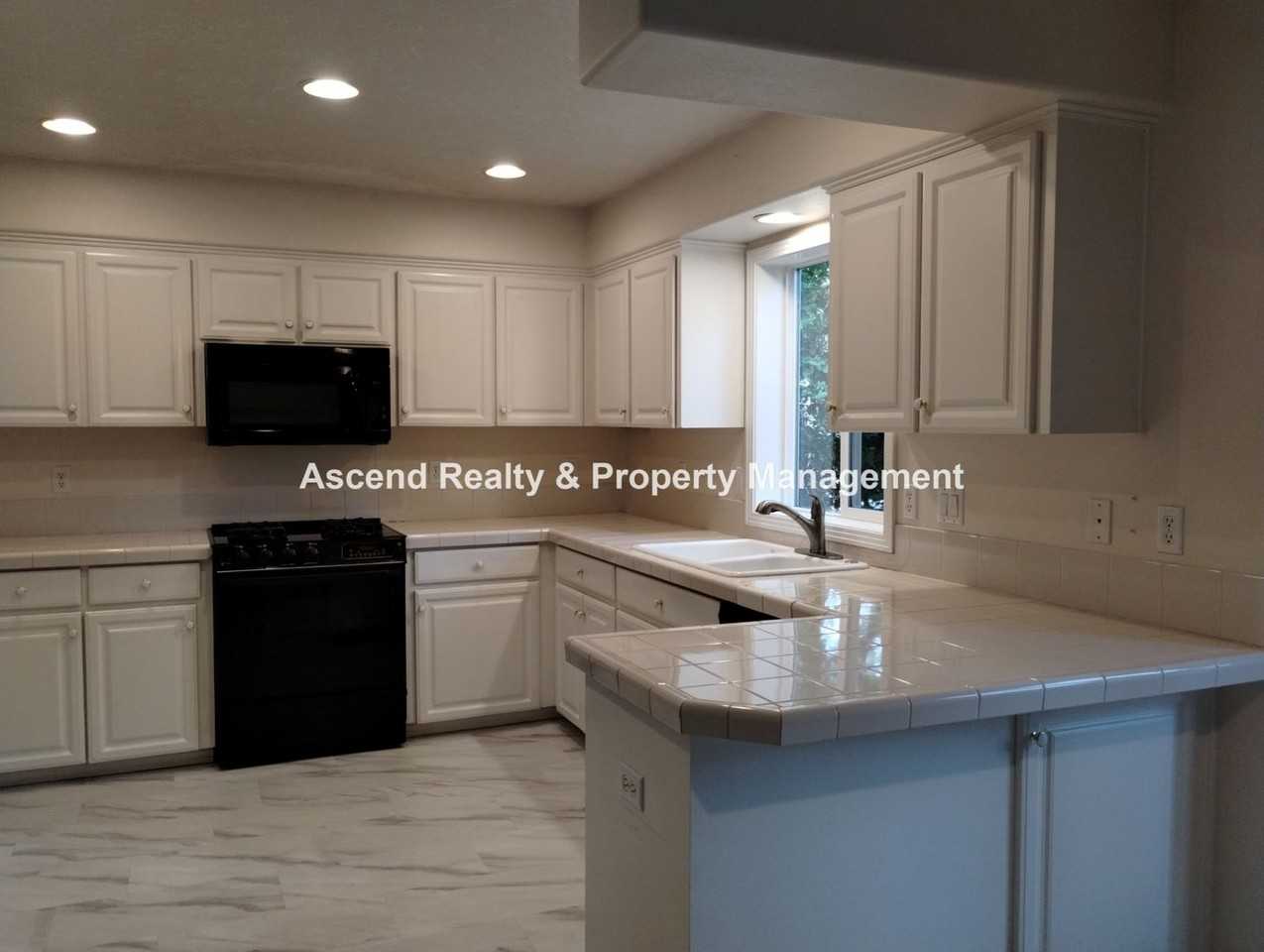 8523 Sw Marissa Dr - Photo 3 of 16