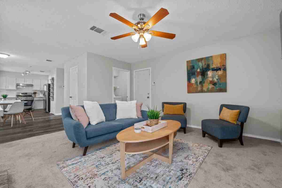 406 Oakcrest Drive - Photo 2 of 9