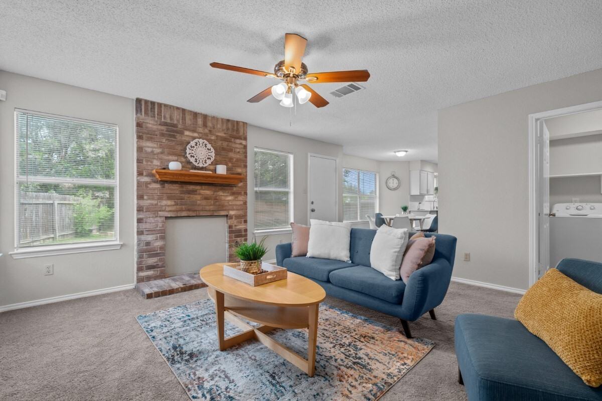 406 Oakcrest Drive - Photo 3 of 9