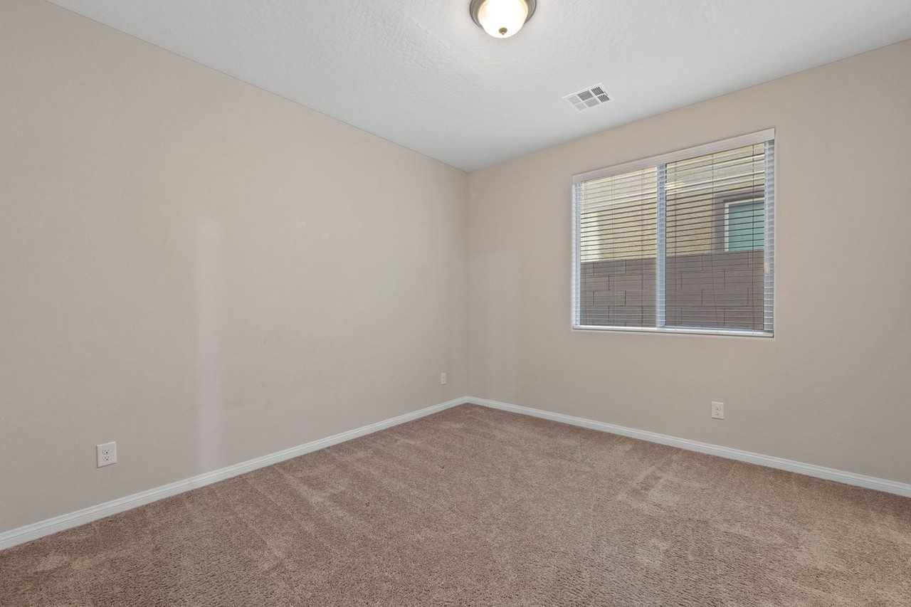 2324 Mundare Dr - Photo 6 of 40