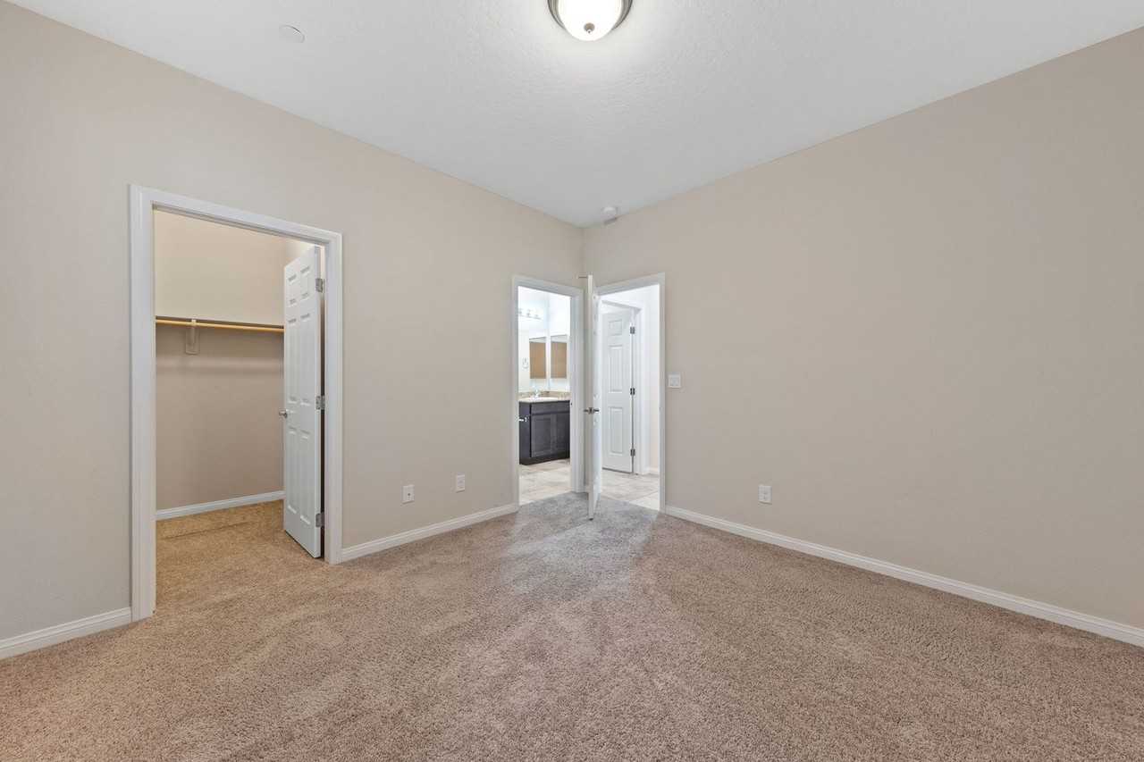 2324 Mundare Dr - Photo 7 of 40