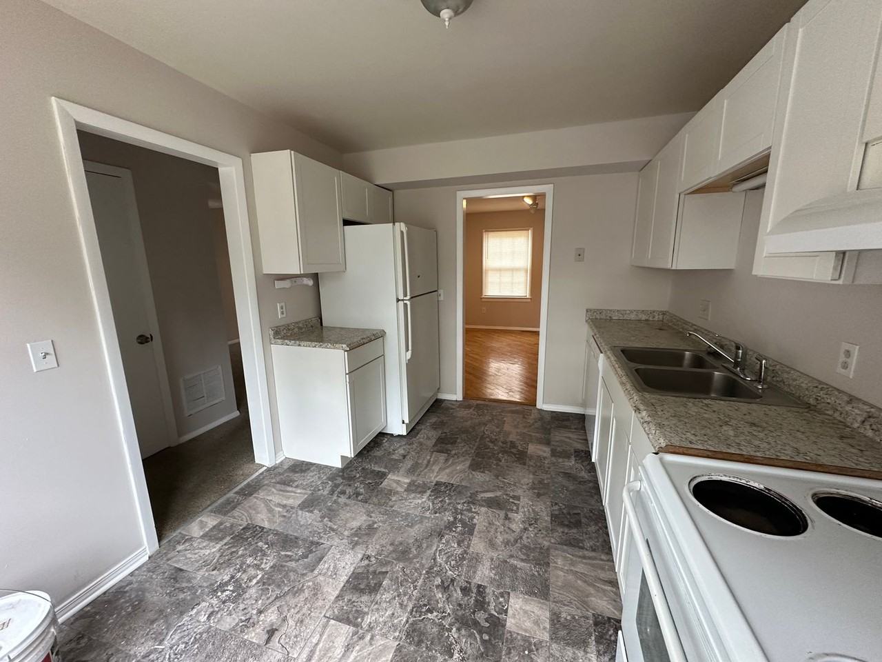 2824 Wellesley Court - Photo 7 of 30