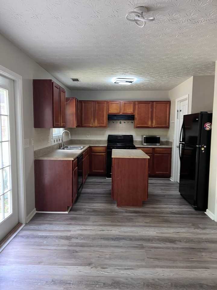 1391 Pine Acre Dr - Photo 3 of 15