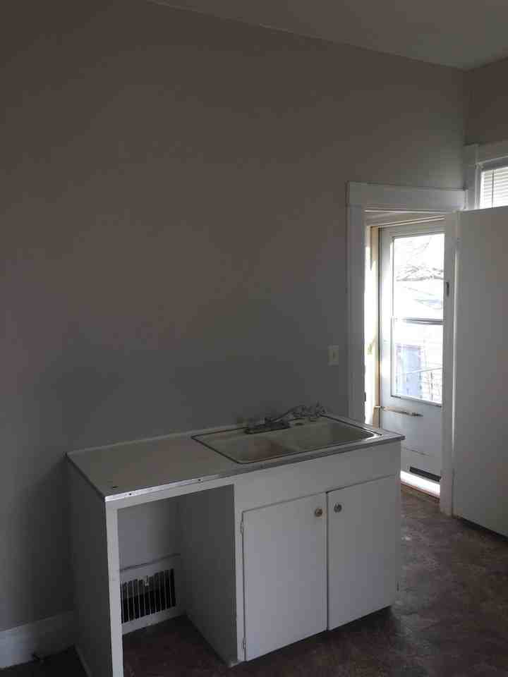 4325 Seward St - Photo 3 of 16