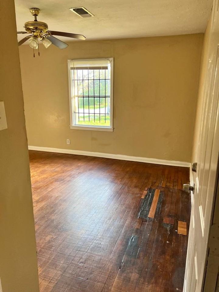 5117 Longmeadow St - Photo 7 of 13