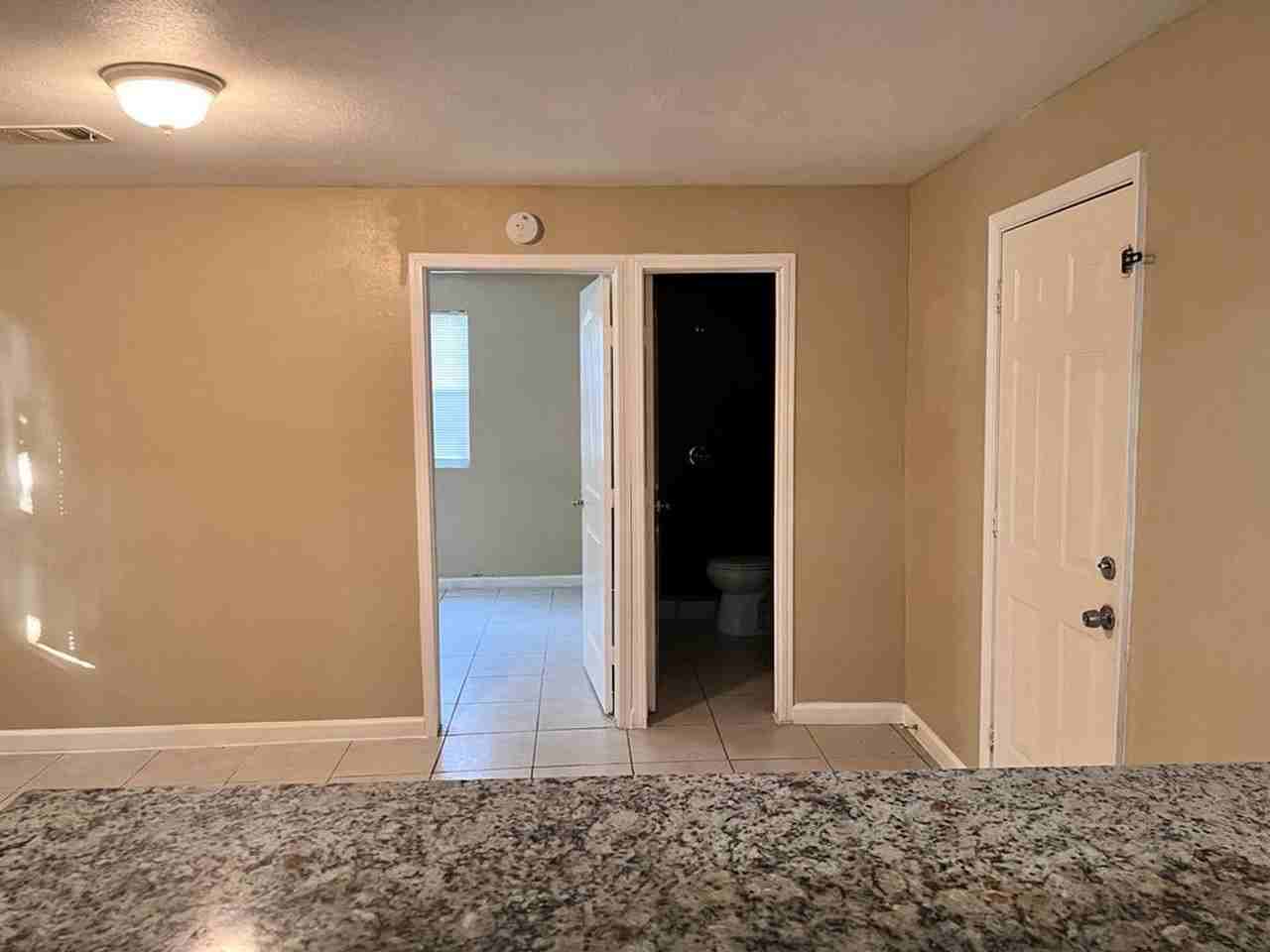 5117 Longmeadow St - Photo 5 of 13