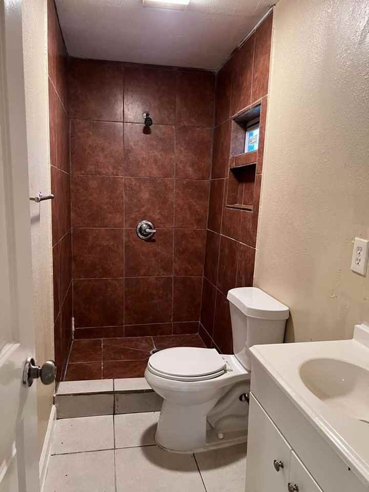 5117 Longmeadow St - Photo 7 of 13