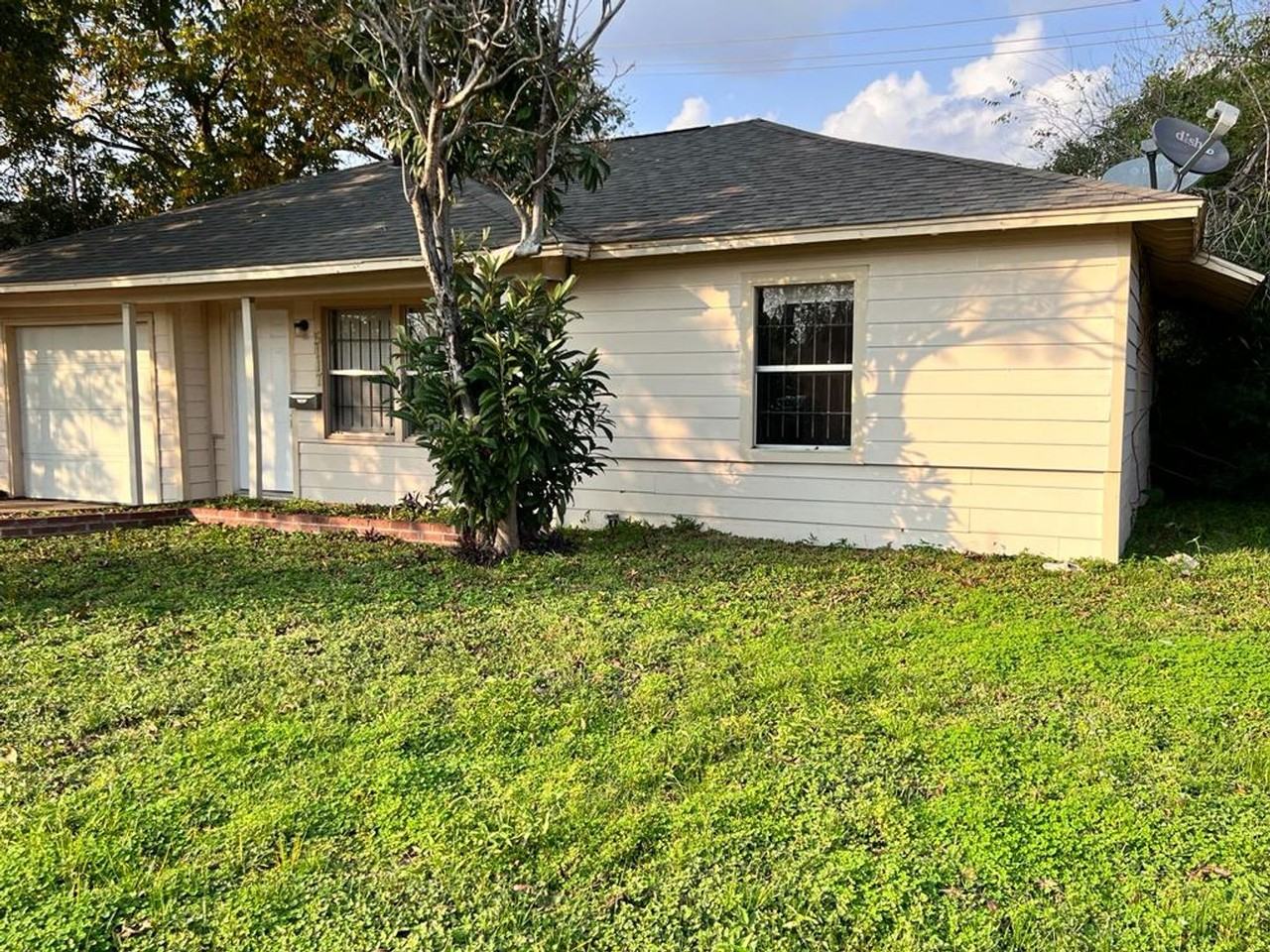 5117 Longmeadow St - Photo 2 of 13