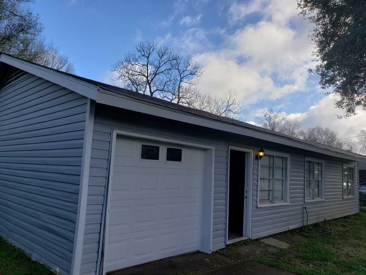 5165 Parkview Dr - Photo 2 of 10