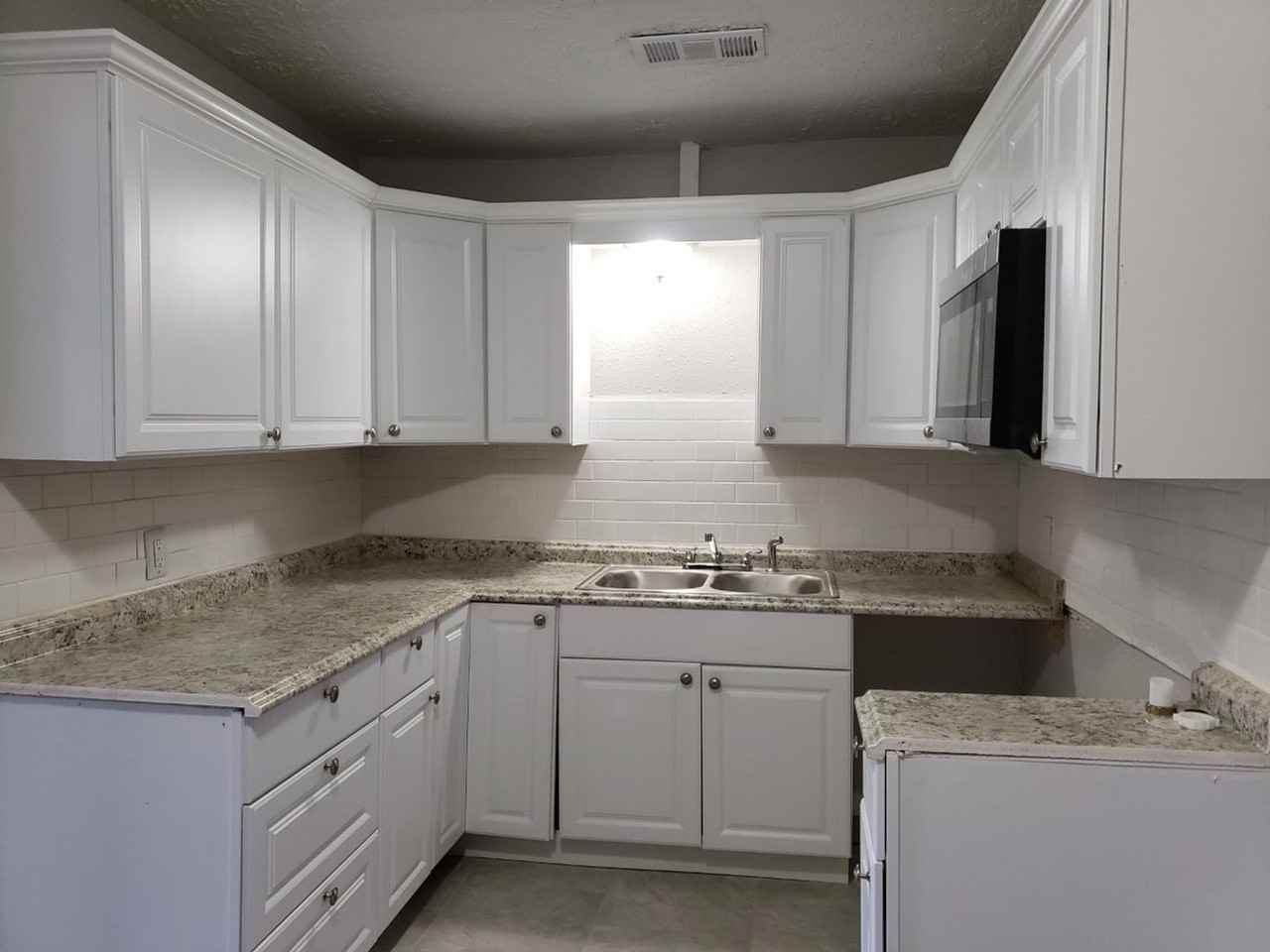 5165 Parkview Dr - Photo 3 of 10