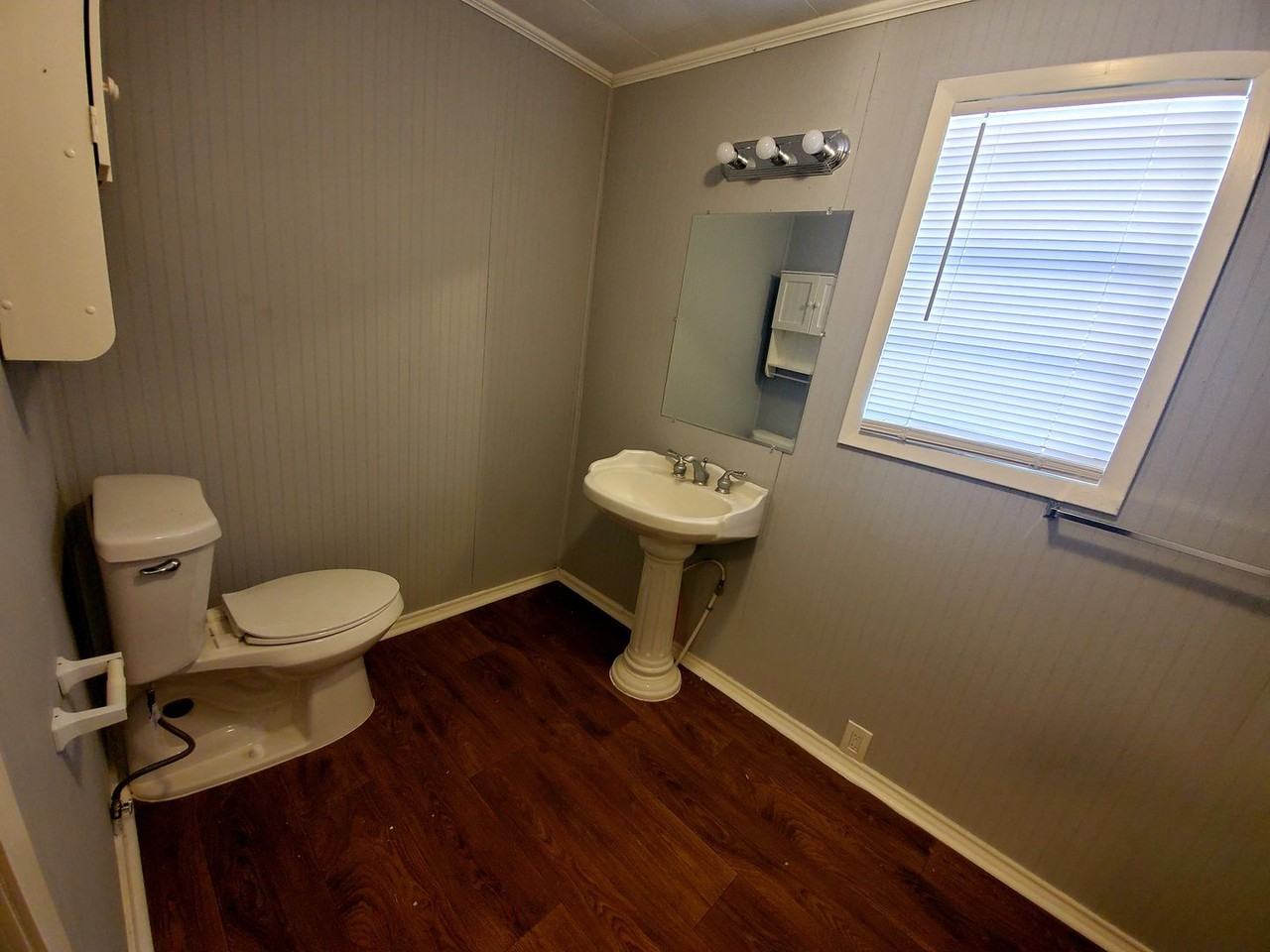 906 W Scott St - Photo 3 of 16