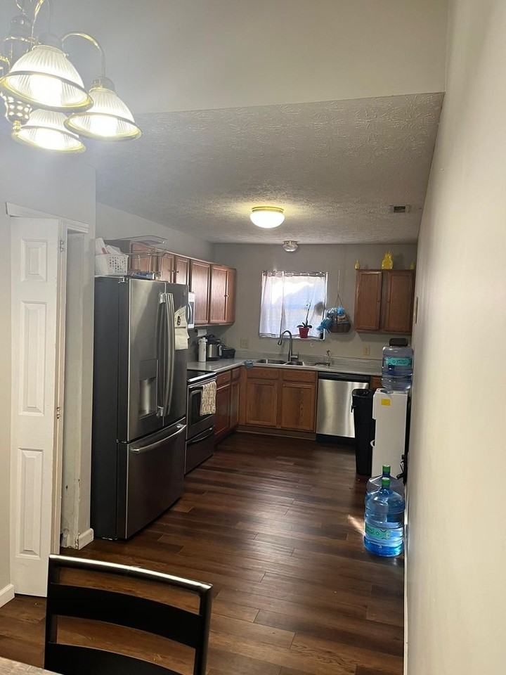 3151 Hemlock Way - Photo 3 of 7