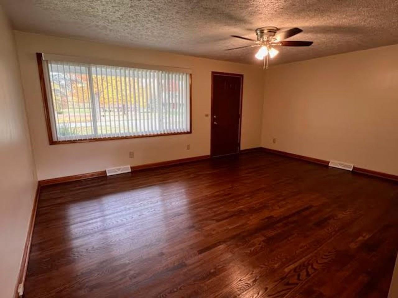 1622 Shannon Rd - Photo 2 of 12