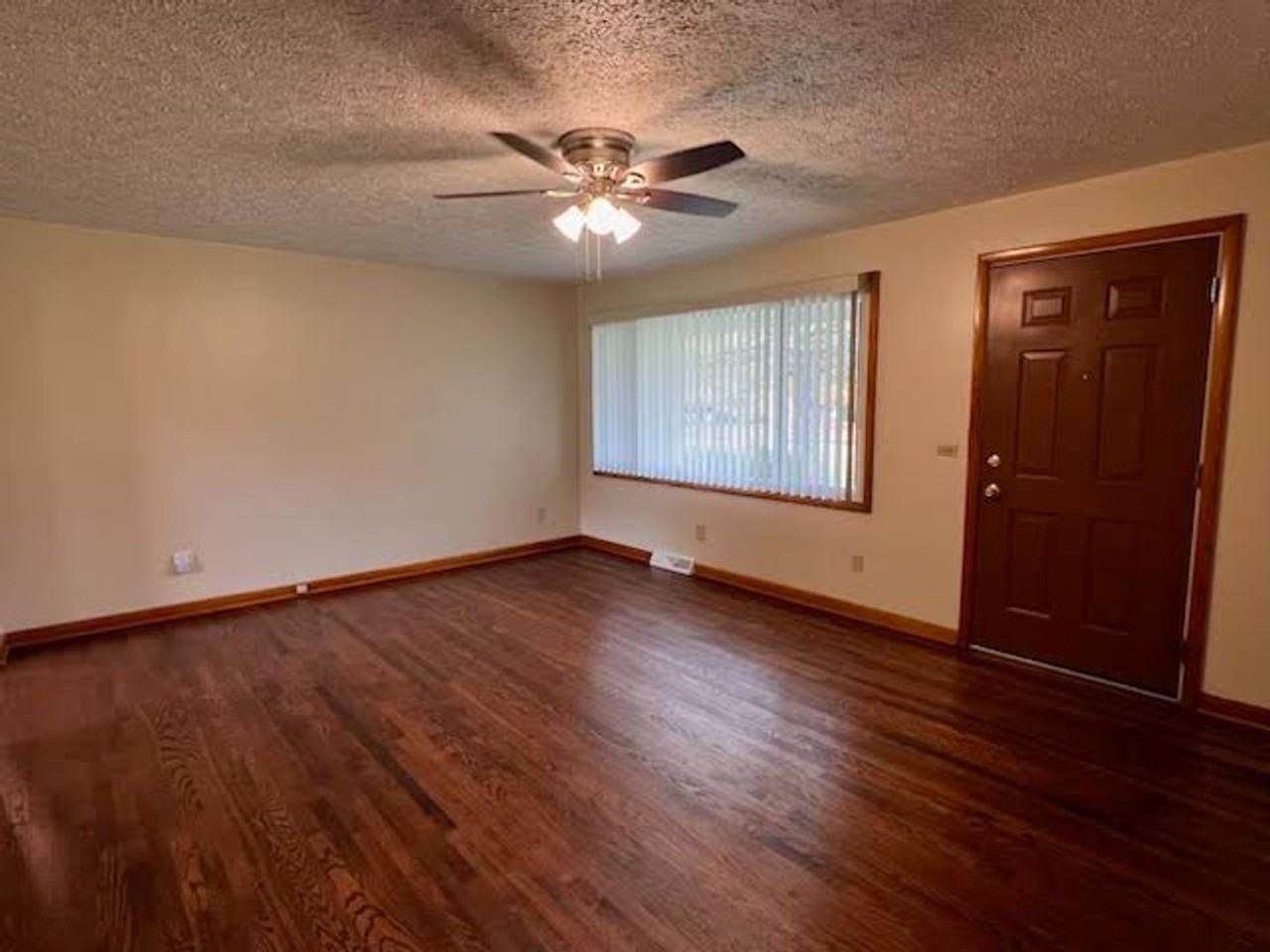 1622 Shannon Rd - Photo 3 of 12