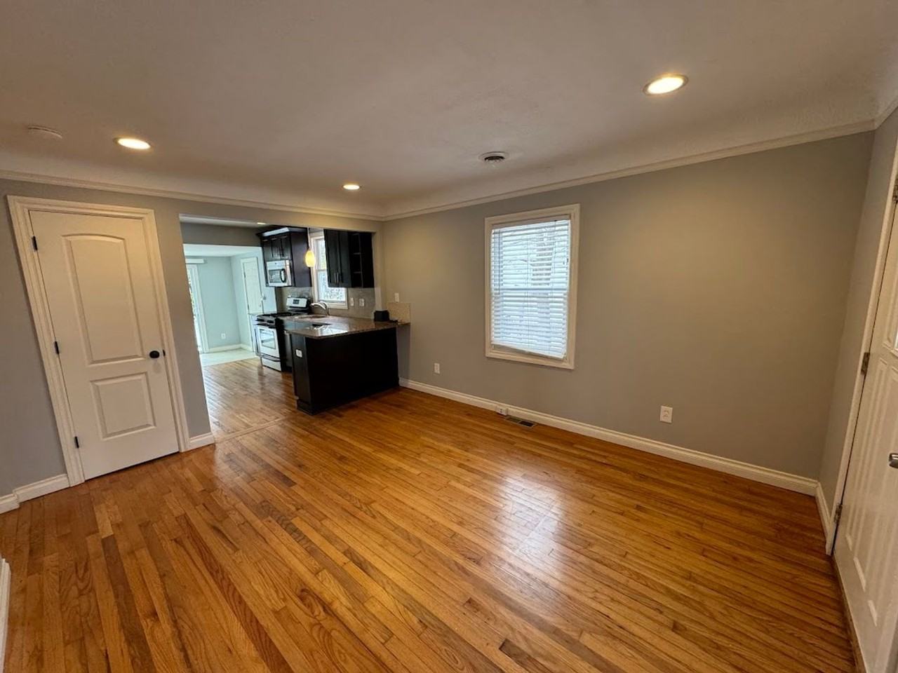 3876 Ellwood Ave - Photo 2 of 12