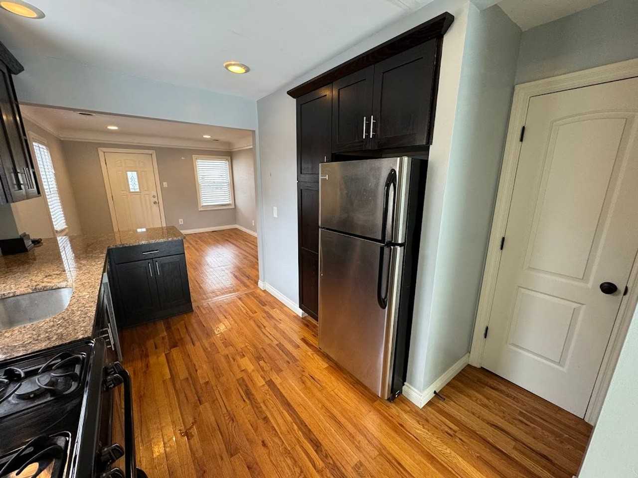 3876 Ellwood Ave - Photo 4 of 12