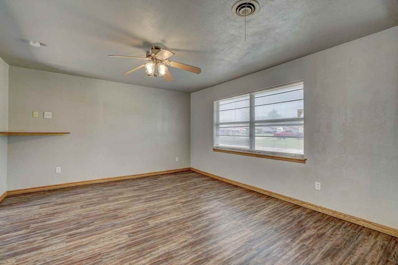 1401 Hampton Dr - Photo 4 of 50